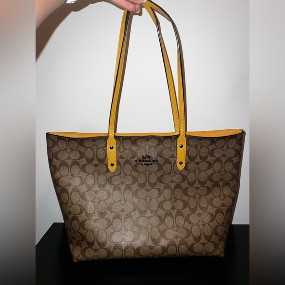 Coach Signature City Tote Bag in Light Khaki Multi 5696 - Picture 2 of 15